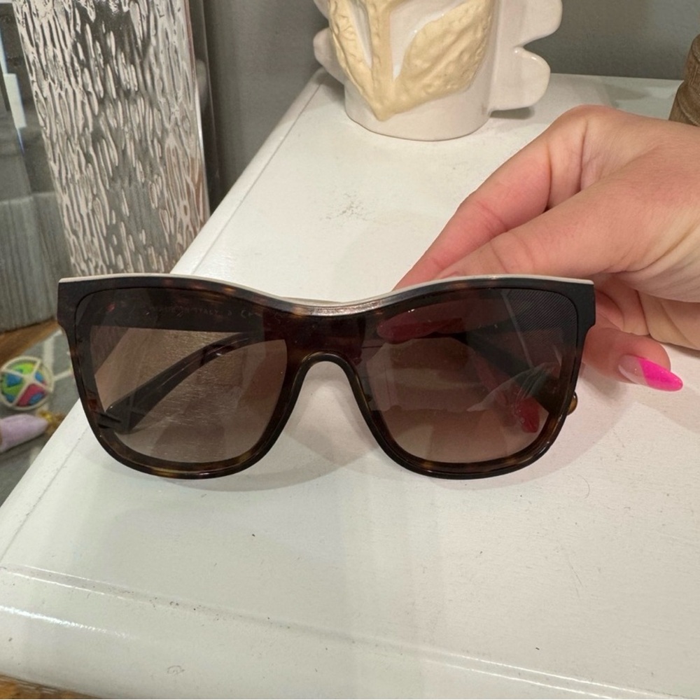 CHANEL Brown Tortoiseshell Women's Sunglasses with Dark Brown Lenses - Picture 2 of 9